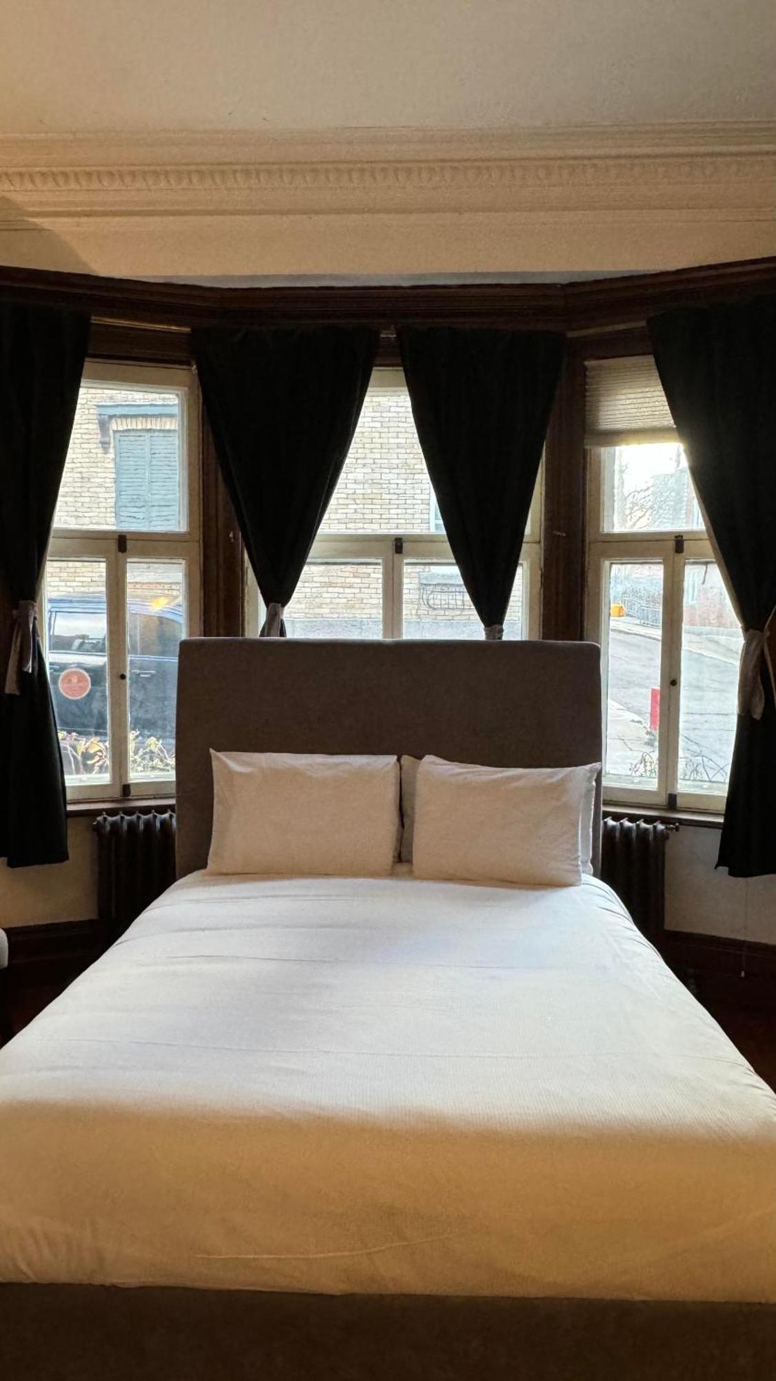 E-Hotel Des Grisons Квебек Экстерьер фото